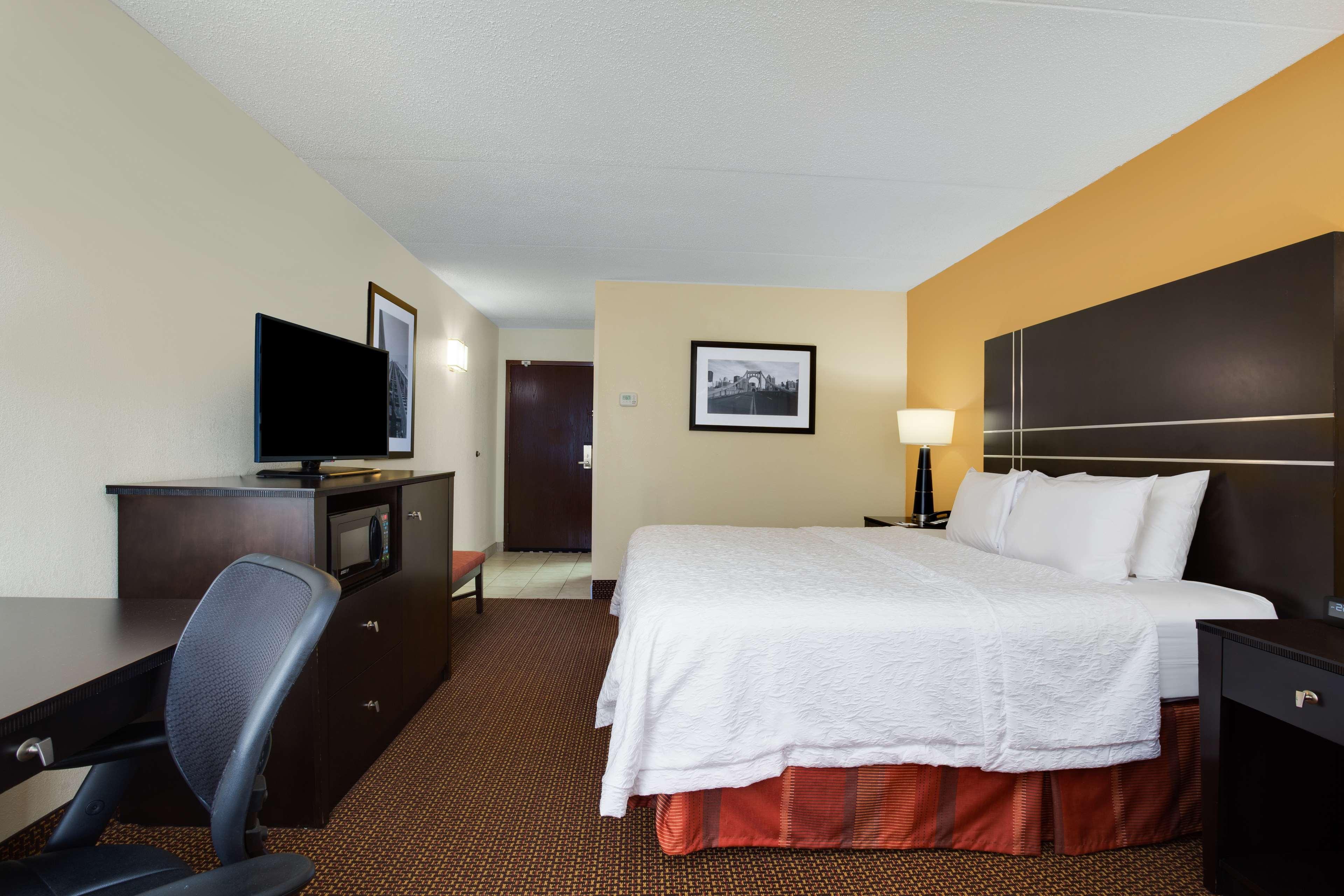 Hampton Inn Pittsburgh/West Mifflin Exterior photo